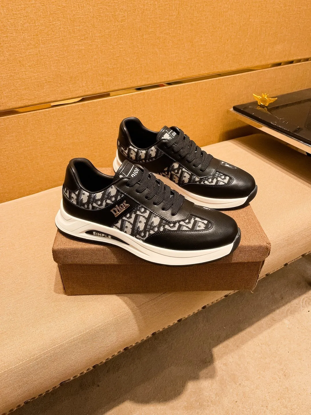Men's shoes 💰 420💰🔥【Dior】🔥High-end brand of men's shoes official website 1:1 latest masterpiece: the upper is made of Italian imported first-layer cowhide with technical cloth fabric, the original comfortable and breathable lining ➕the original non-slip and wear-resistant outsole🔥, making walking more convenient and comfortable! An exclusive new model, a stunning work, a beautiful 1:1 replica [color] compared to the official quality! Create a fashionable personality to set off your uniqueness! A must-have for trendy men! Classic🔥Size: 38-44 Color: 🔥 2⃣️colors available🔥